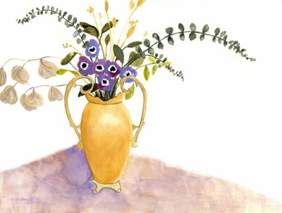 Natureza morta com flores roxas e vaso inglês, c.2024 (aguarela sobre papel) de Janel Bragg