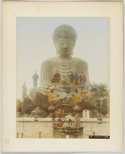 Daibutsu em Kobe, Japão (foto colorida à mão a preto e branco) de Japanese Photographer