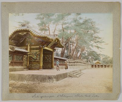 Porta do Templo do 6º Shogun, Shiba Park, Tóquio, Japão (foto a p/b colorida à mão) de Japanese Photographer