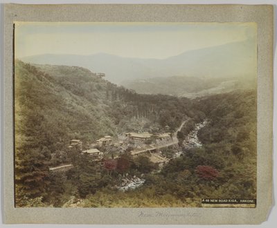 New Road, Kiga, perto de Miyanoshita, Província de Kanagawa, Japão (foto a p/b colorida à mão) de Japanese Photographer