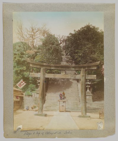 Passos para o topo do Atago Hill, Tóquio, Japão (foto a p/b colorida à mão) de Japanese Photographer