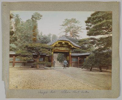 Temple Gate, Shiba Park, Tóquio, Japão (foto a p/b colorida à mão) de Japanese Photographer