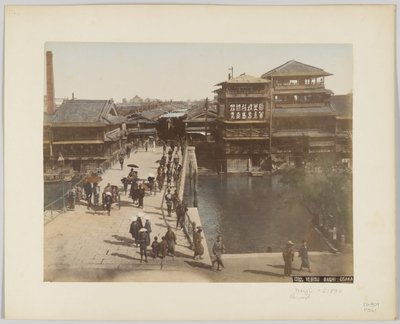 Yebisu Bashi, Osaka, Japão, c.1890 (foto a p/b colorida à mão) de Japanese Photographer