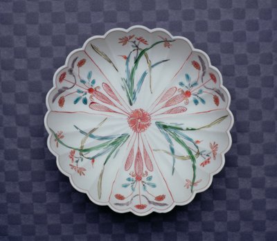 Arita crisântemo em forma de tigela, final do século XVII (porcelana esmaltada) de Japanese School
