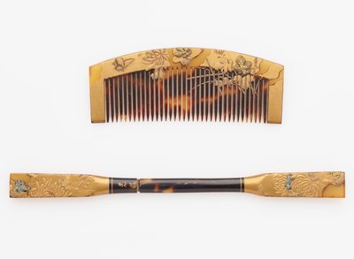 Pente e grampo de cabelo, final do século 19 ao início do século 20 (chifre e madeira com laca e ouro) de Japanese School