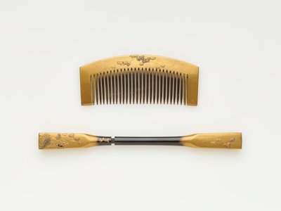 Pente e grampo de cabelo, meados do século 19 ao início do século 20 (madeira com laca e ouro) de Japanese School