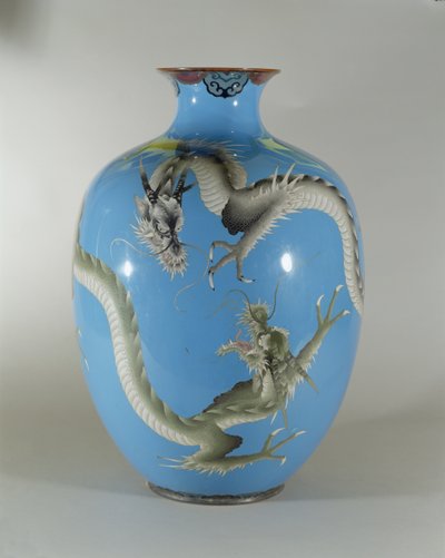 Vaso esmaltado decorado com um par de dragões, japonês de Japanese School