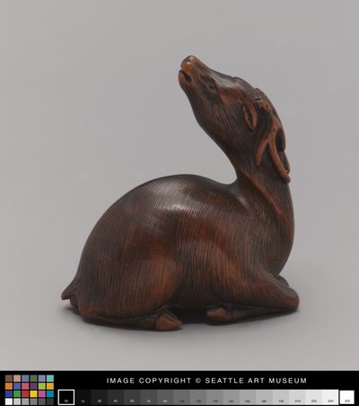 Netsuke modelado como cervo, meados do século 19 (Marfim) de Japanese School