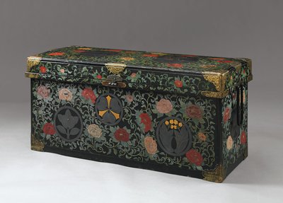 Baú de armazenamento (Nagamochi), Período Edo (laca e cobre dourado) de Japanese School
