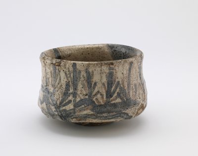 Bacia de chá com desígnio de portão e pinheiros de muda, Kujiri, Tajimi, prefecture de Gifu, período de Momoyama (cerâmica) de Japanese School