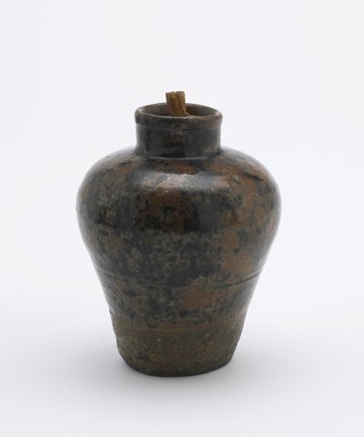 Transportador de chá, em forma de jarra, usado como garrafa para pellets de doces, prefeitura de Aichi, período Edo (cerâmica) de Japanese School