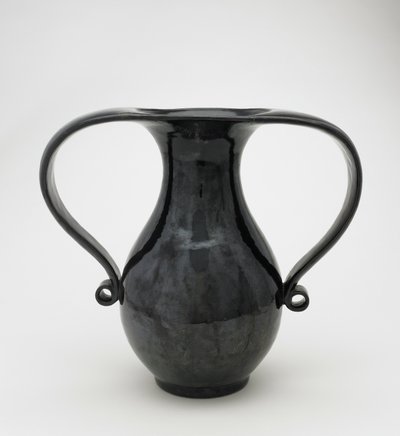 Vaso em forma mimikuchi, Seto, Kyoto-fu ou Prefeitura de Aichi, período Edo ou era Meiji (faiança com esmalte de ferro) de Japanese School