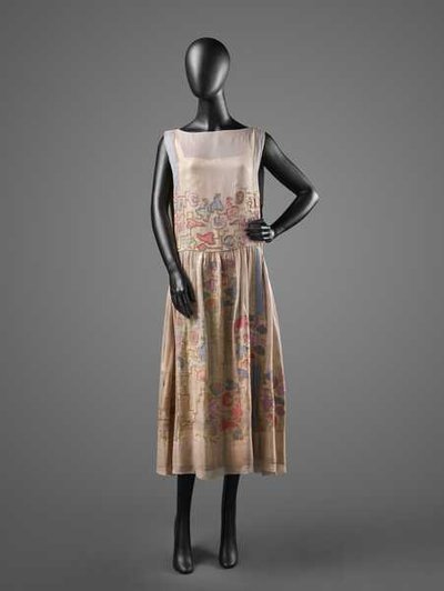 Vestido de noite, c.1924 (aplique reverso, chiffon de seda, lamê dourado, canutilhos e fita de seda) de Jean (attr.to) Patou