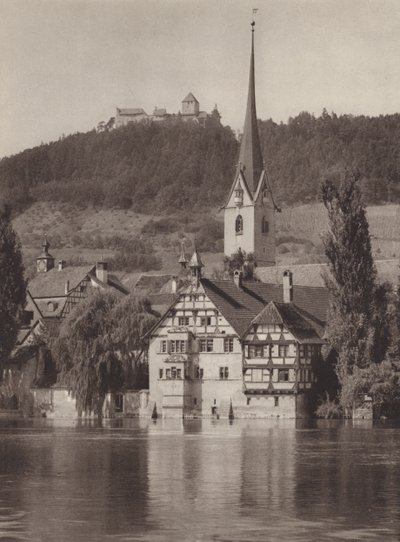 Suíça: Stein on the Rhine, o Mosteiro olhando para o Castelo Hohenklingen (foto a p/b) de Jean Gaberell