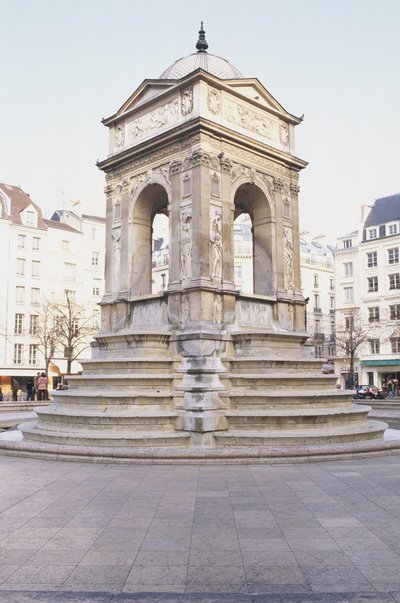 França, Paris, Fontaine des Innocents, fonte de pedra com degraus. de Jean and Lescot Pierre Goujon