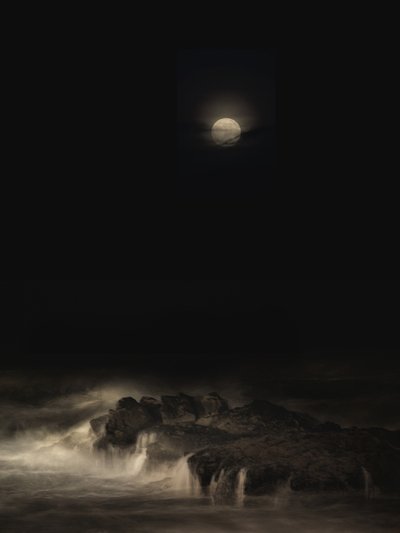 Paisagem marítima lunar enevoada de Jeffrey Hummel