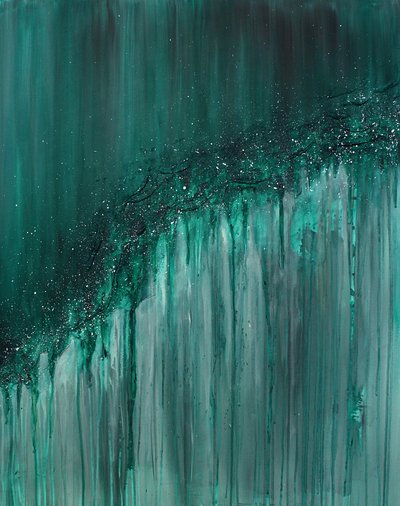 Cascata azul-petróleo cintilante de Jenny Nielsen