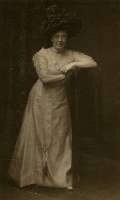 Auto-retrato de feijões, c.1905-40 (foto em prata gelatina) de Jessie Tarbox Beals
