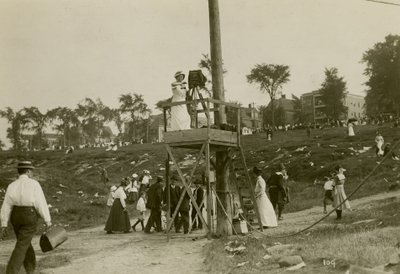 Auto-retrato de feijões, c.1905-40 (foto em prata gelatina) de Jessie Tarbox Beals