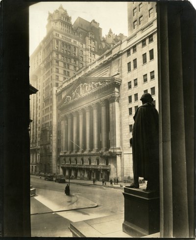 Broad St from Treasury Building, New York, USA, c.1905-40 (foto em prata gelatina) de Jessie Tarbox Beals