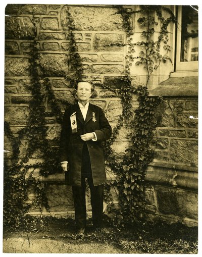 A Dra. Mary Walker, uma das primeiras médicas que tem o direito de usar roupas de homem. de Jessie Tarbox Beals