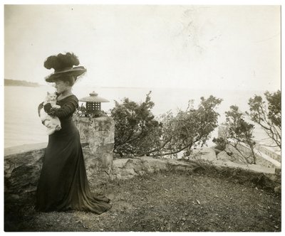 Ella Wheeler Wilcox em Sound Beach, Conn, c.1905-11 (foto em prata gelatina) de Jessie Tarbox Beals