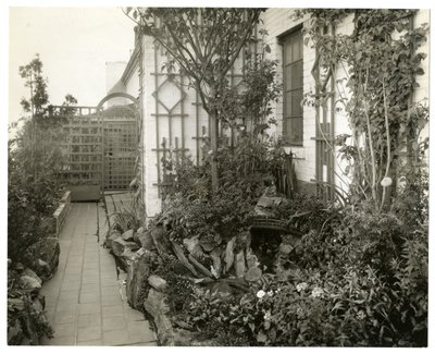 Jardim da Sra. Regina Jais, c.1936-37 (foto gelatina prateada) de Jessie Tarbox Beals