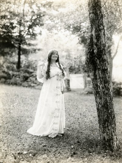 Grace Duffy Boylan mãe de Malcolm Stuart Boylan, diretor de cinema Hollywood, c.1905-17 (foto em prata gelatina) de Jessie Tarbox Beals