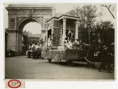 Desfile Histórico Flutuação Colonial Nº 27 de Jessie Tarbox Beals