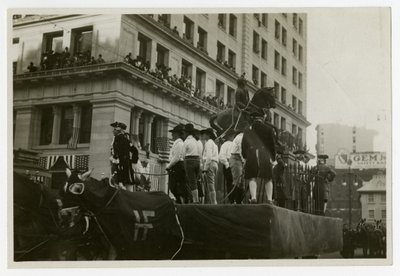 Desfile histórico da bóia #31, Destruição da Estátua de Jorge III de Jessie Tarbox Beals
