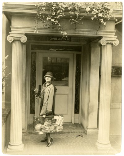Mabel Herbert Urner, autora de Helen & Warren pronta para viajar para a Europa, c.1905-40 (foto em prata gelatina) de Jessie Tarbox Beals