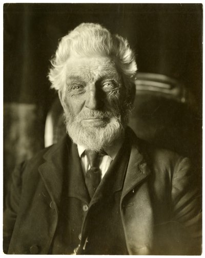 Sr. Mensageiro, homem das abelhas, c.1905-09 de Jessie Tarbox Beals