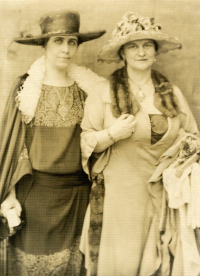 Sra. Coolidge e sua amiga Frances Parkinson Keyes de Jessie Tarbox Beals