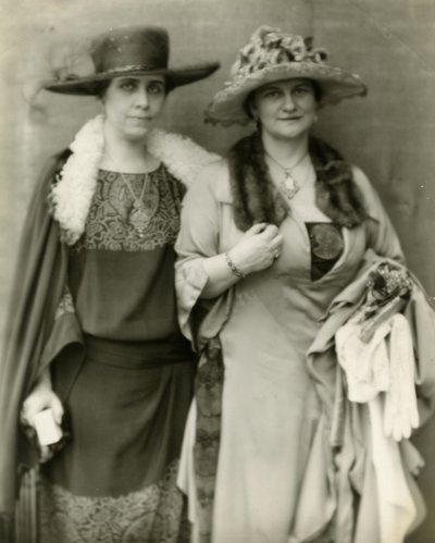 Mrs Coolidge e sua amiga Mrs Frances Parkinson Keyes, 1924 de Jessie Tarbox Beals