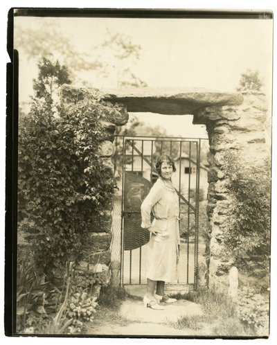 Sra. Ernest Thompson Seton da Greenwich Conn, Presidente Nacional da Liga das Mulheres Penitenciárias Americanas que está navegando no dia 18 de junho com a Expedição de Campo para explorar os alcances superiores da Amazônia de Jessie Tarbox Beals