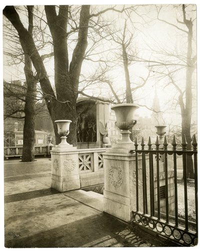 Shaw Memorial, Boston, EUA, c.1902-10 (foto em prata gelatina) de Jessie Tarbox Beals