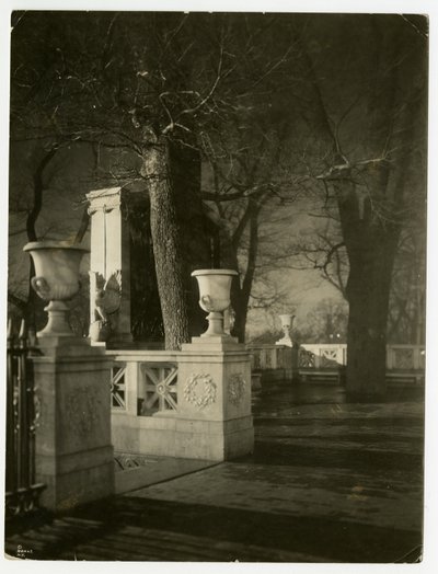 Shaw Memorial à noite, Boston, EUA, c.1902-10 (foto em prata gelatina) de Jessie Tarbox Beals