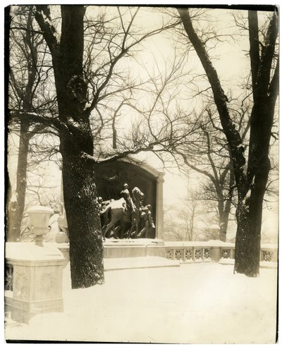 Shaw Memorial in storm, Boston, EUA, c.1902-10 (foto em prata gelatina) de Jessie Tarbox Beals