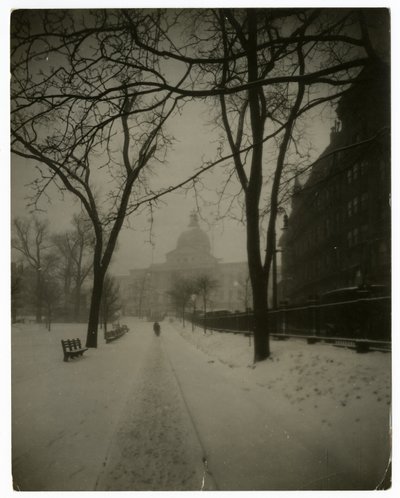 State House in Storm, Boston, EUA, c.1902-10 (foto em prata gelatina) de Jessie Tarbox Beals