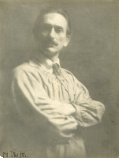 O escultor Frank Chamberlin de Pasadena, antigamente da 292 Fifth Ave, aluguei seu ateliê, c.1918-20 de Jessie Tarbox Beals