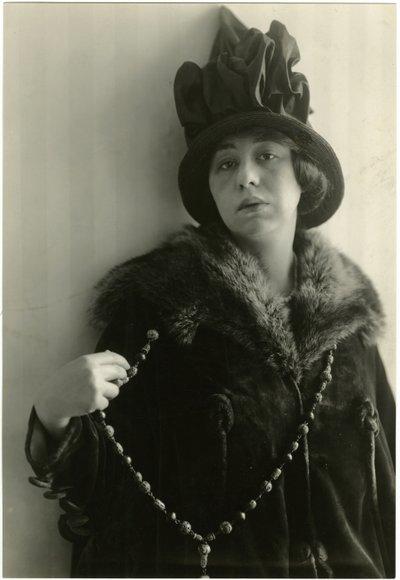 Zoë Akins, autora de Declassified, c.1905-40 de Jessie Tarbox Beals
