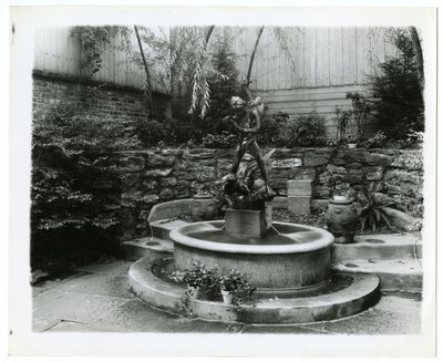 fonte de jardim, c.1905-40 (foto gelatina prateada) de Jessie Tarbox Beals
