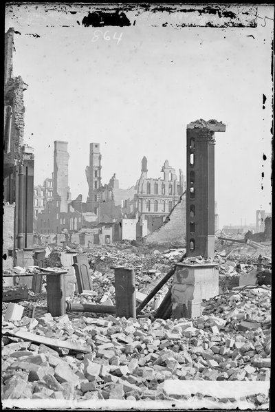 Vista do canto sudoeste das ruas Dearborn e Monroe, mostrando o Grand Pacific Hotel ao fundo e as ruínas do Bloco de Honore em primeiro plano após o incêndio de Chicago de 1871, c.1871 de Jex Bardwell