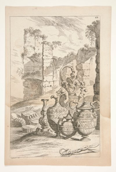 Um castiçal e jarros ornamentais manipulados em uma paisagem com ruínas, de Sculpturae Veteris Admirata de Joachim von Sandrart