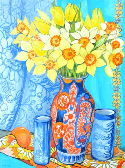 Daffodils e Tulipas num vaso de Imani; laranjas e têxteis de Joan Thewsey