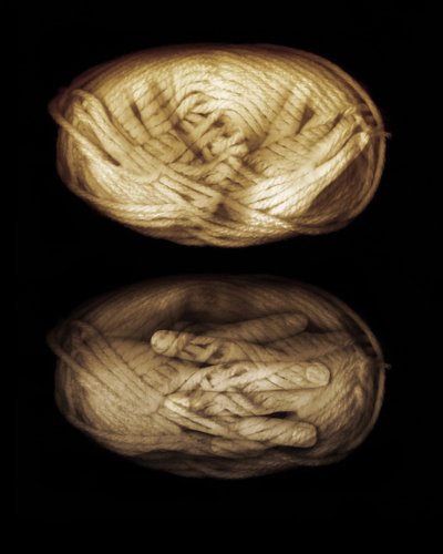 Mãos de fio, 2013 (manipulação de fotos) de Johan Lilja