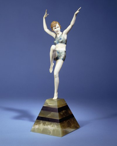 Beach Dancer, c.1935 (ronze e marfim, pátina pintada a frio, base de ônix verde e preta) de Johann Philipp Ferdinand Preiss