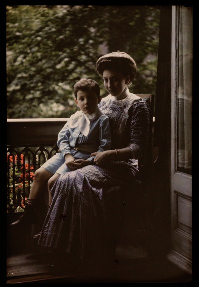 Mulher com filho no colo de Johannes Hendrikus Antonius Maria Lutz