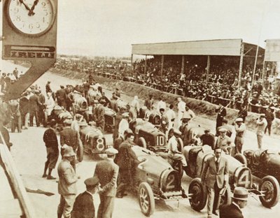 Formação antes do início do Grande Prémio na Tunísia de Walter Charles Mills