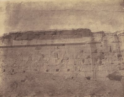 Edfu, esculturas e inscrições da fachada oriental da parede do cerco de John Beasly Greene